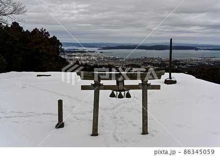 七尾城址の雪景色 86345059