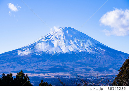 ✿.*・nao・*.✿ | * * 夕焼けに ほんのり染まる富士山と桜ｻﾝ