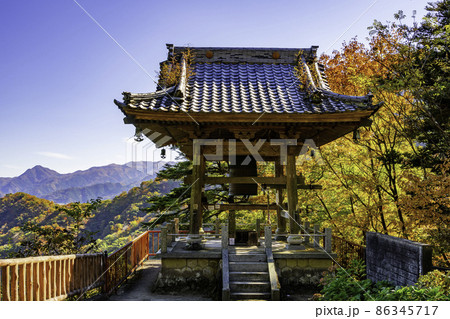 黒瀧山不動寺　鐘楼　群馬県南牧村 86345717