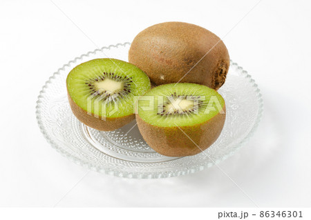 キウイフルーツ　白バック 86346301