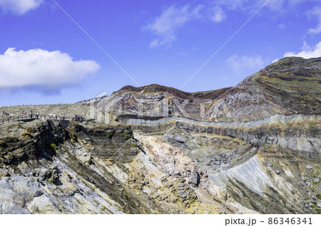 活動する火山を間近で見学できる観光スポット　阿蘇山火口（熊本県阿蘇市） 86346341