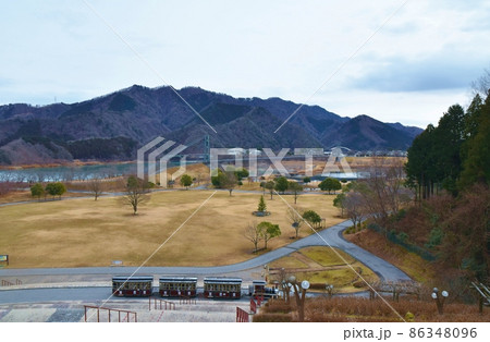 冬の宮ヶ瀬湖畔園地　神奈川 86348096