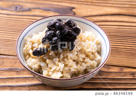 玄米ご飯と黒豆納豆 玄米ご飯と黒豆納豆 86348599