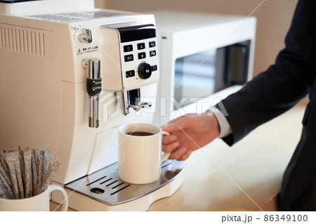 ビジネスパーソン　コワーキング　レンタルオフィス　シェアオフィス 86349100