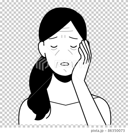 シワ　悩む　女性　白黒 86350073