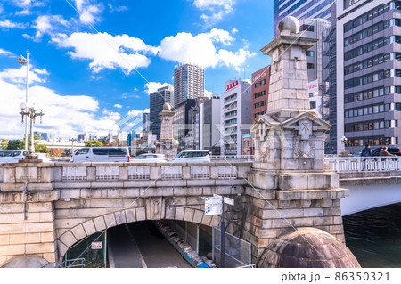 《大阪府》難波橋・大阪中心街の都市風景 《大阪府》難波橋・大阪中心街の都市風景 86350321