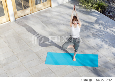 おこもり美容　ヨガ 86351742