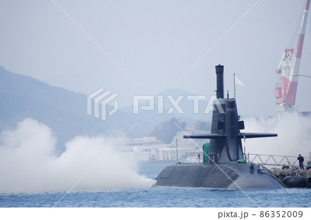 停泊中の潜水艦③ 86352009