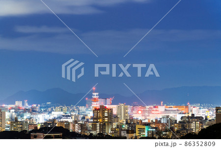 《福岡県》福岡市の夜景（南公園から撮影） 86352809