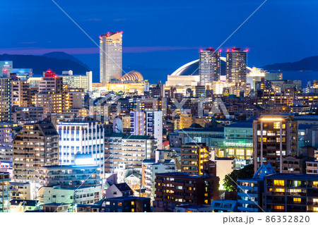 《福岡県》福岡市の夜景（南公園から撮影） 86352820