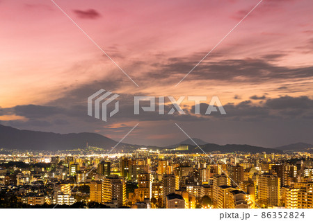 《福岡県》福岡市の夜景（南公園から撮影） 86352824