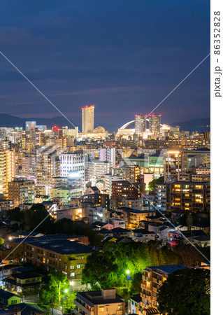 《福岡県》福岡市の夜景（南公園から撮影） 86352828