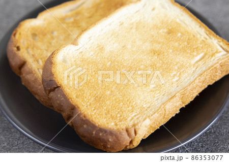おいしいイギリスパン（山型食パン）のトースト 86353077
