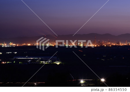 岡山県笠岡市の古城山公園から見た、JFEスチール西日本製鉄所福山地区の夕景 岡山県笠岡市の古城山公園から見た、JFEスチール西日本製鉄所福山地区の夕景 86354550
