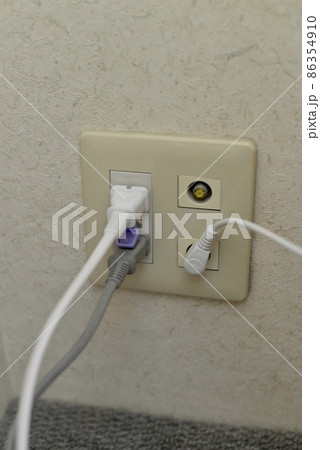 自宅のコンセントとプラグ 自宅のコンセントとプラグ 86354910