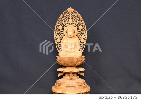 釈迦如来坐像物撮り黒バックコピースペース6 86355175