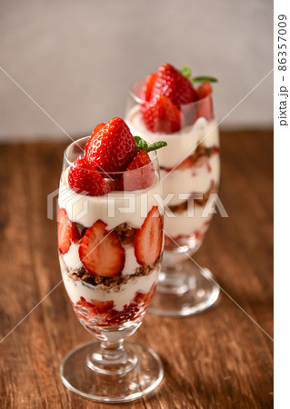 ストロベリーパフェ ストロベリーパフェ 86357009