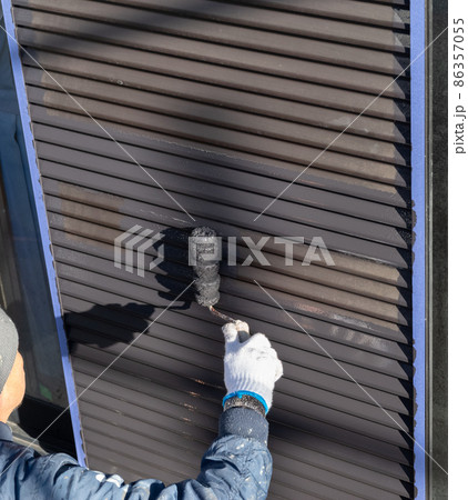 ペンキを塗る　ローラー 86357055