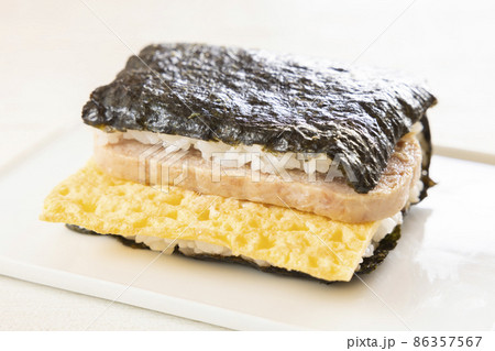 美味しいスパムおにぎり 86357567