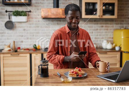Man at Breakfast 86357783