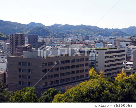 秋の高知市街（高知城からの眺望：西南西側） 86360668