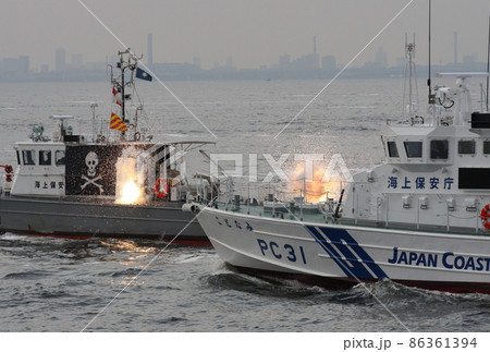 巡視船艇による不審船への射撃訓練の展示（海上保安庁観閲式） 86361394
