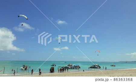 beautiful turquoise beach on the brazilian coast in Maragogi, Alagoas, Brazil beautiful turquoise beach on the brazilian coast in Maragogi, Alagoas, Brazil 86363368