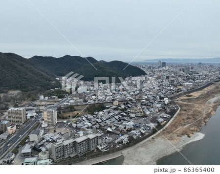 岐阜城　金華山　岐阜市内周辺の風景　ドローン空撮 86365400