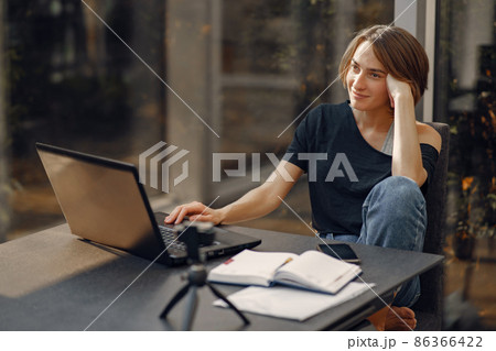 Businesswoman working at home on quarantine 86366422