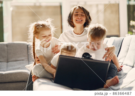 Mother with children stay at home on quarantine 86366487