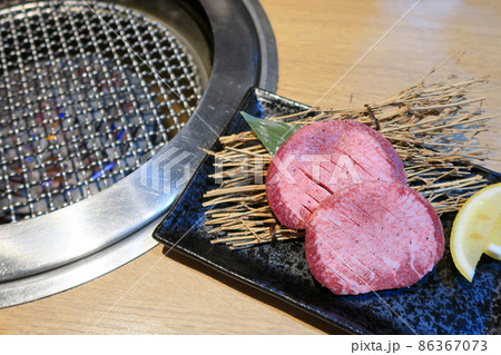 チョッと奮発した焼肉屋の風景 86367073