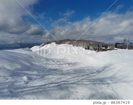 雪で通行止め 86367419
