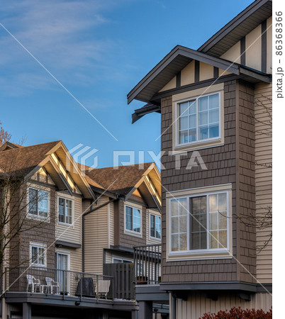 Neigbourhood of residential townhouses in light of golden sunset 86368366