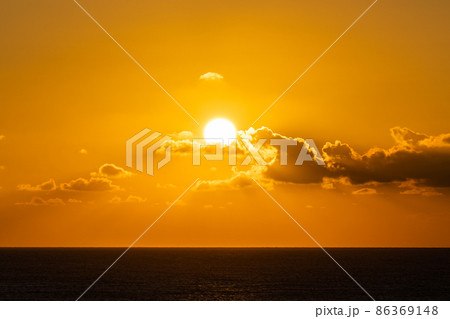 沖縄・宮古島の東平安名崎から臨む日の出 沖縄・宮古島の東平安名崎から臨む日の出 86369148