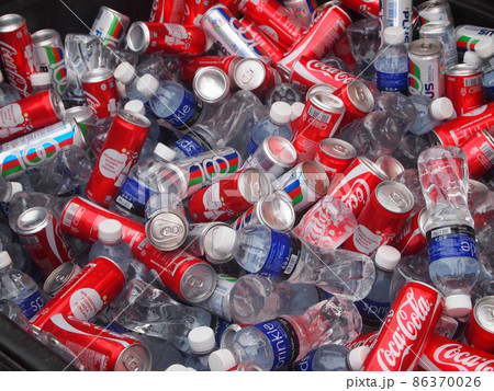 PENANG, MALAYSIA -MARCH 18, 2021: Soft drinks or carbonated drinks arranged and stacked on the rack inside the huge supermarket for sale. Sorted by the brand to make easy for the customer to buy PENANG, MALAYSIA -MARCH 18, 2021: Soft drinks or carbonated drinks arranged and stacked on the rack inside the huge supermarket for sale. Sorted by the brand to make easy for the customer to buy 86370026