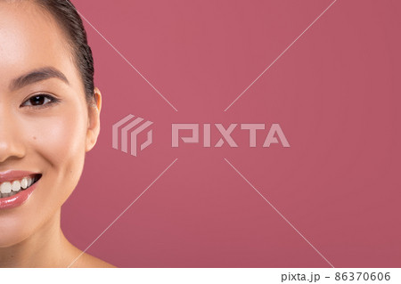Half face of asian woman enjoying her beauty routine 86370606