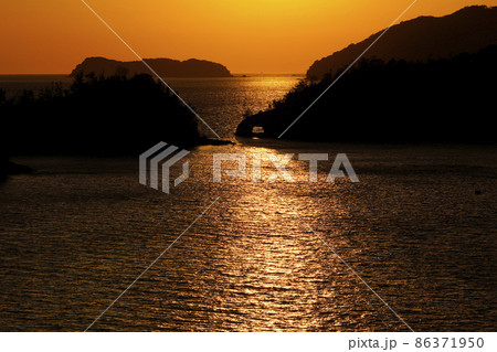 山口県笠戸島 はなぐり岩の夕景 山口県笠戸島 はなぐり岩の夕景 86371950