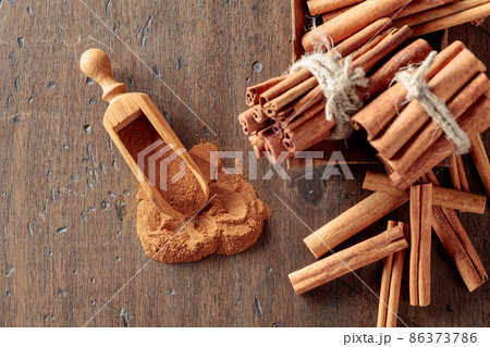 Cinnamon sticks and powder on a wooden table. Cinnamon sticks and powder on a wooden table. 86373786