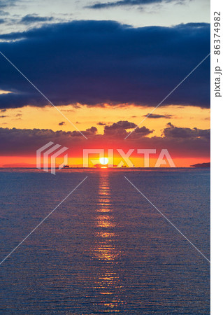 朝日　初日の出　海 86374982