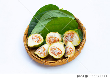 Chewing betel nut with betel leaves in bamboo basket Chewing betel nut with betel leaves in bamboo basket 86375741