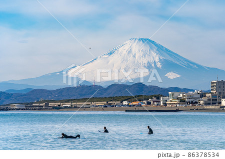 茅ヶ崎海岸 サーフィン サーファー シルエット 富士山 茅ヶ崎海岸 サーフィン サーファー シルエット 富士山 86378534