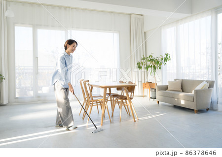 掃除　家事　30代女性 86378646