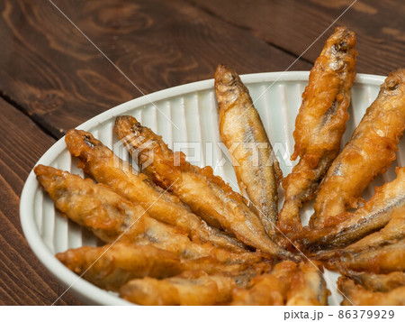 ワカサギの天麩羅。わかさぎをそのまま姿で揚げた料理。 ワカサギの天麩羅。わかさぎをそのまま姿で揚げた料理。 86379929