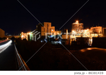 静岡県富士市の食品工場(三菱ライフサイエンス富士工場)の夜景 静岡県富士市の食品工場(三菱ライフサイエンス富士工場)の夜景 86381439
