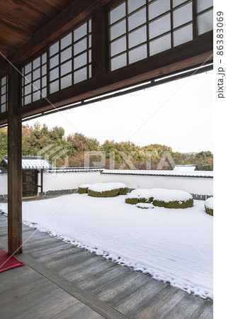 正伝寺の雪景色 86383069