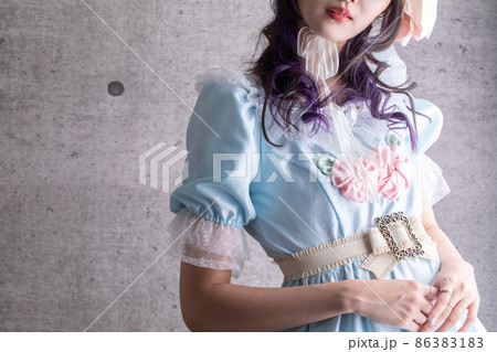 ロリータファッションに身を包む女性 Lolita ロリータファッションに身を包む女性 Lolita 86383183