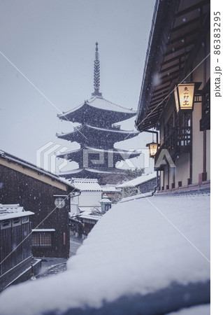 法観寺の雪景色 法観寺の雪景色 86383295