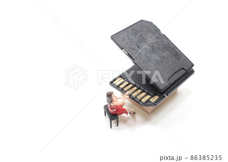 a mini figure play the SD card Grand Piano 86385235