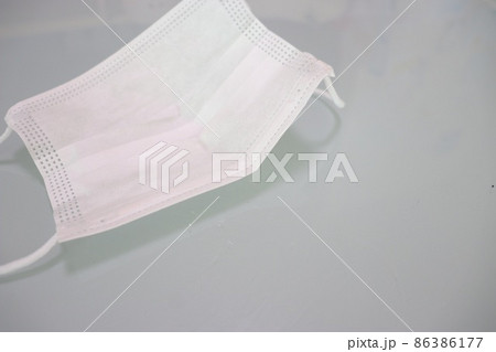 置きっぱなしのマスク 86386177