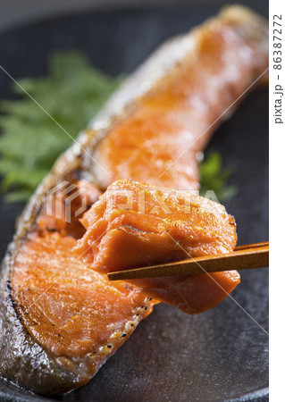 焼鮭　箸上げ 86387272